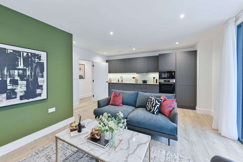 Property photo 1 of 12