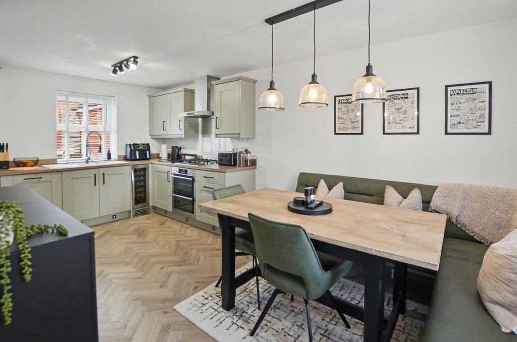 Property photo 2 of 19 Kitchen/Diner