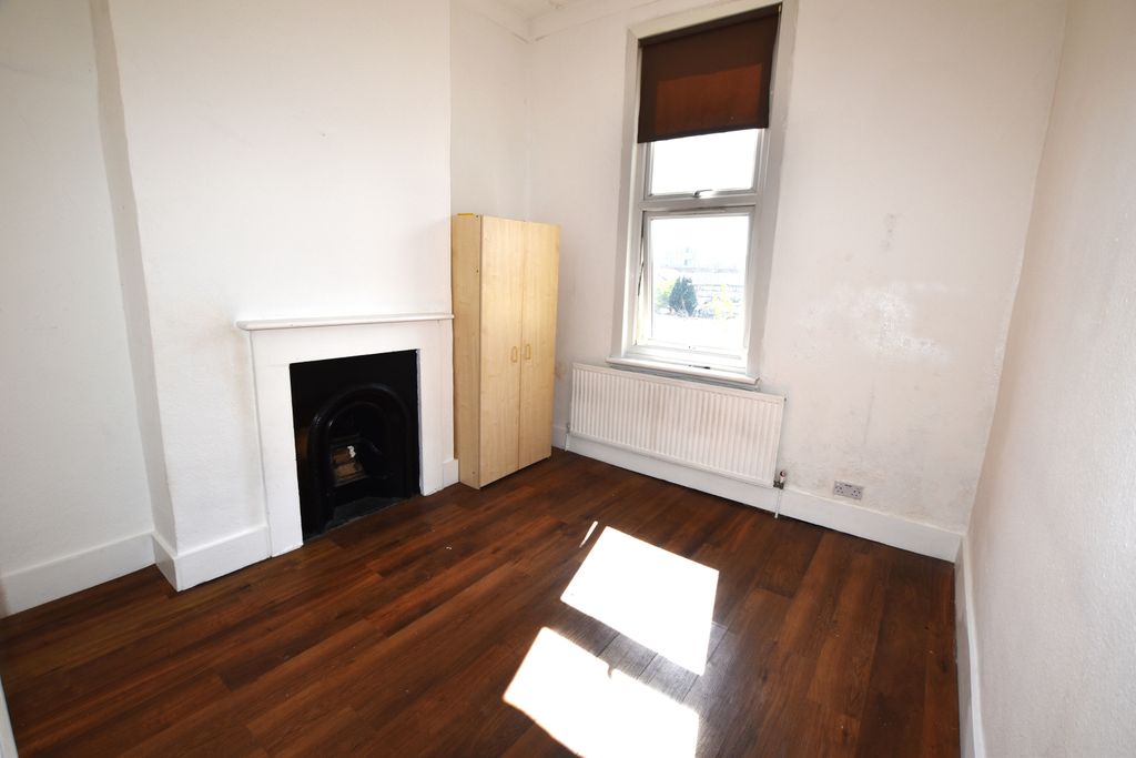 Property photo 3 of 8 Gallery