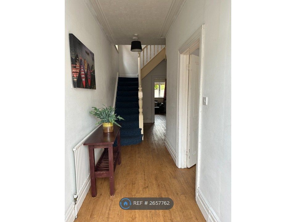 Property photo 2 of 13 Entrance Hall