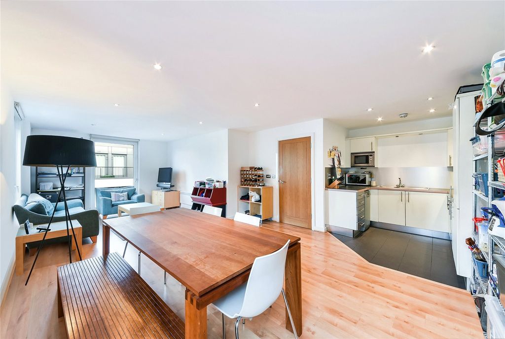 Property photo 2 of 11 Reception/ Kitchen