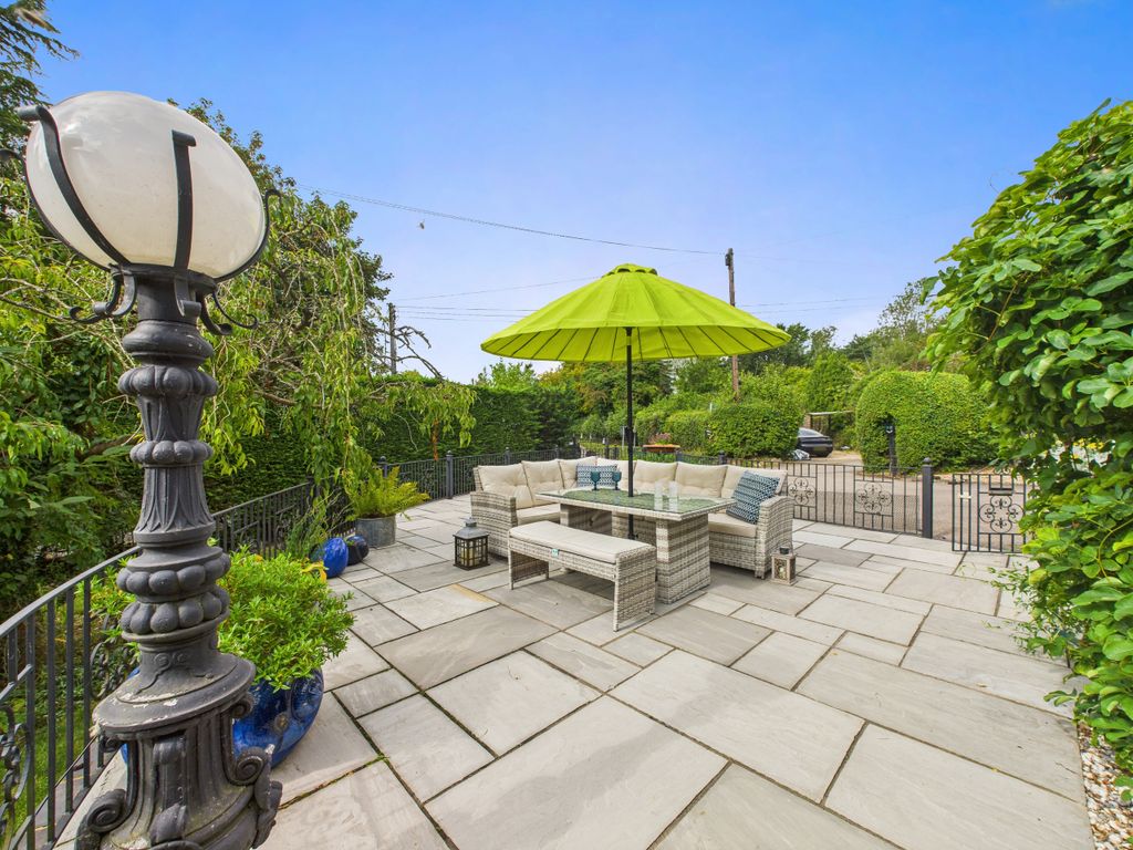 Property photo 2 of 17 Cam02909G0-Pr0466-Still009