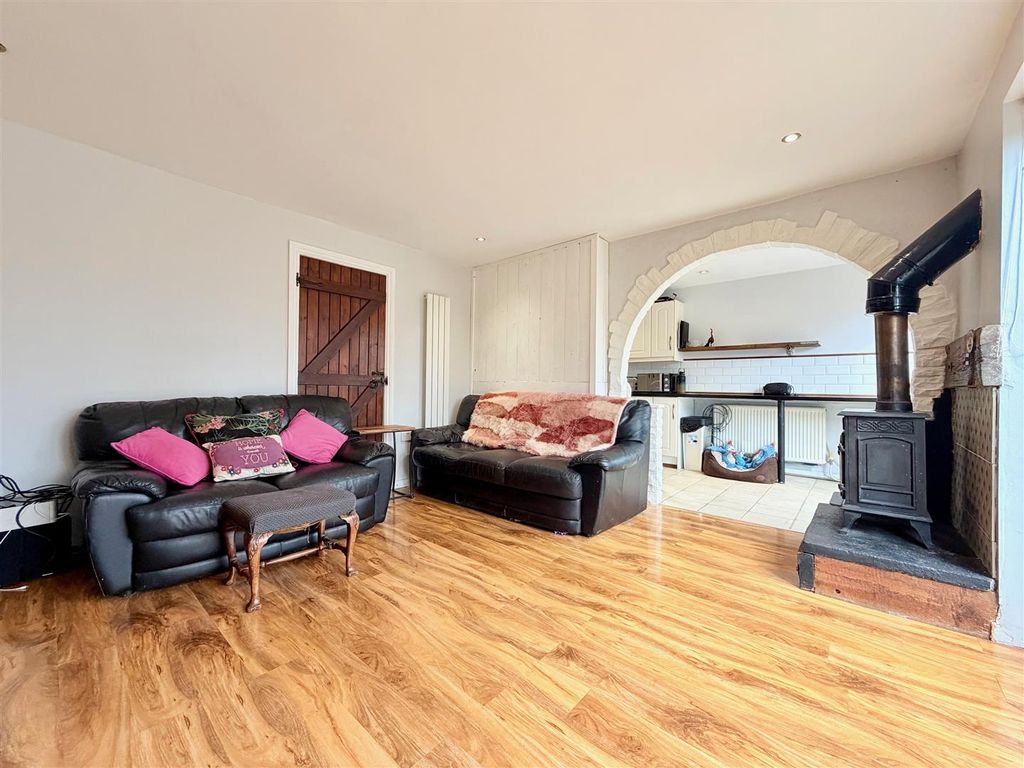 Property photo 3 of 19 2.Jpg