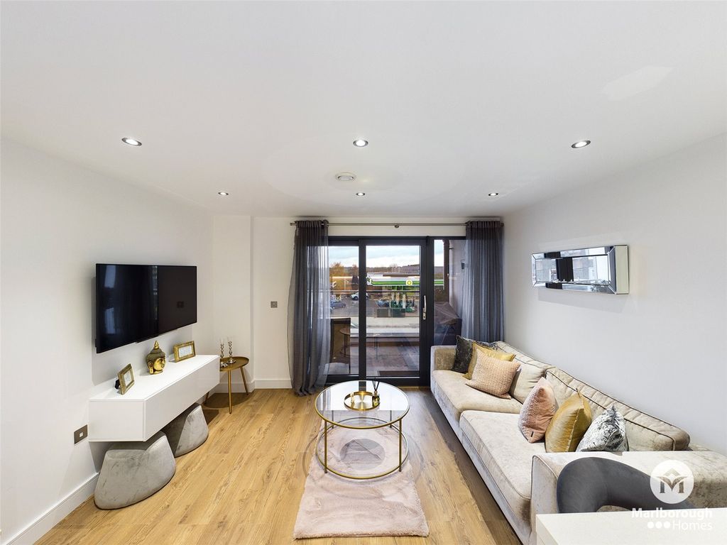 Property photo 3 of 16 Landmark House Ig10