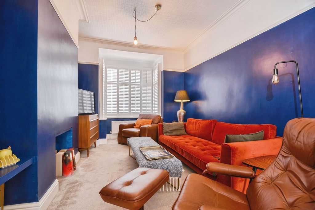 Property photo 2 of 16 Pbox-Img.Jpg