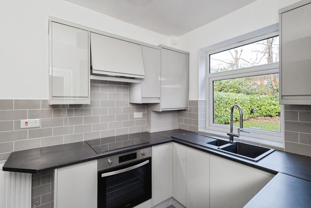 Property photo 3 of 21 Kitchen