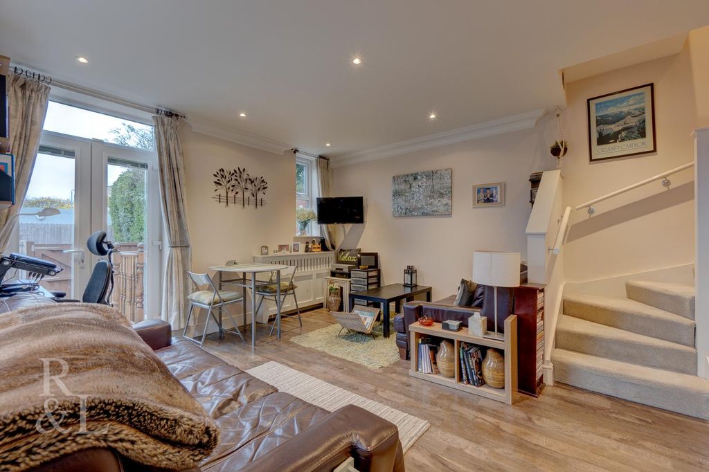 Property photo 3 of 16 Musters Road (4).Jpg