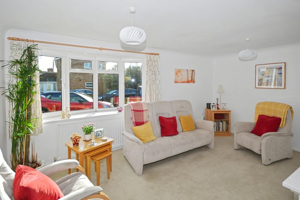 Property photo 2 of 22 Lounge