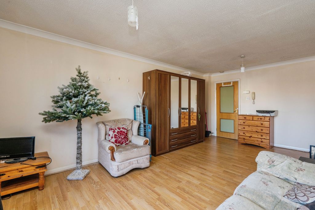 Property photo 3 of 20