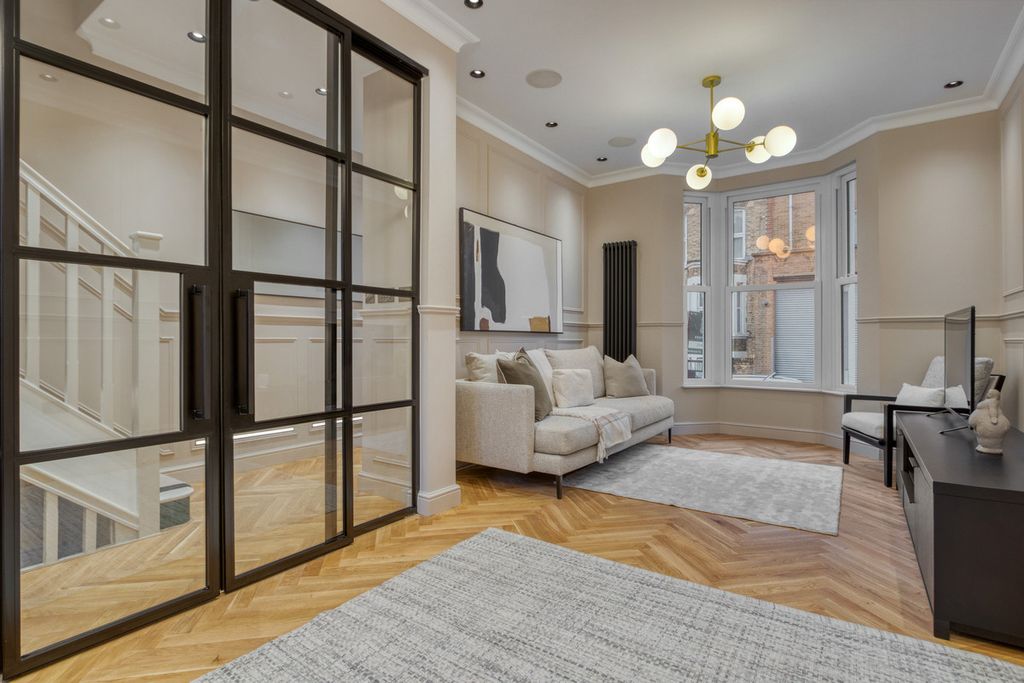 Property photo 1 of 28