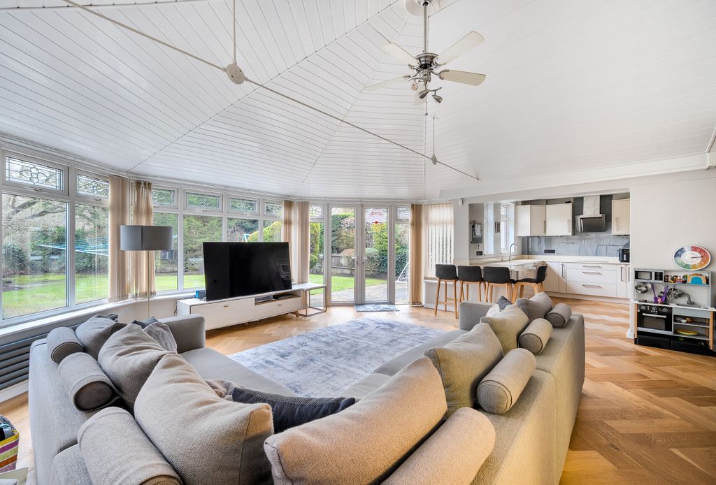 Property photo 2 of 22 1393628-9-6964Ae2...