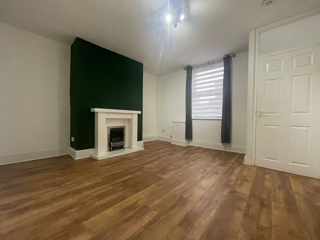 Property photo 3 of 10 Living Room