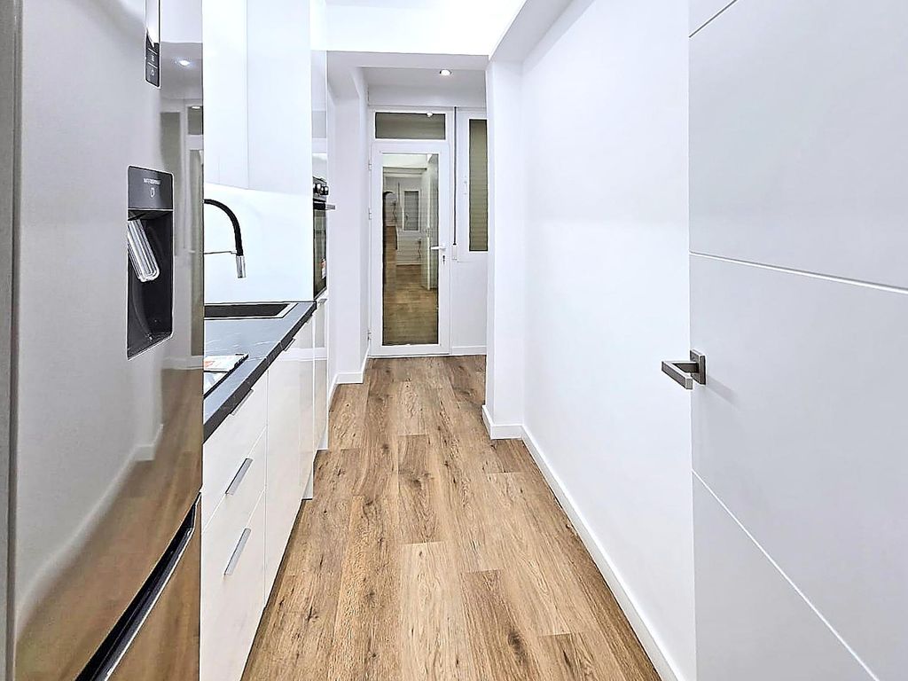 Property photo 2 of 27