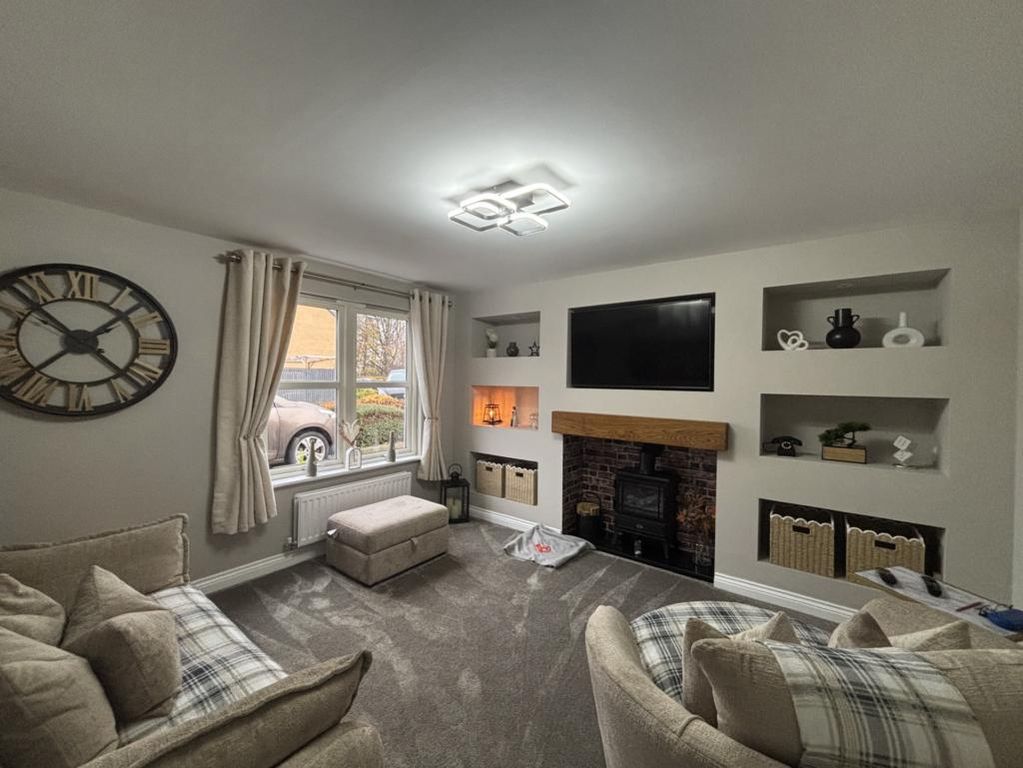 Property photo 3 of 12 Lounge