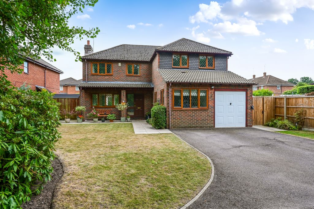 Property photo 1 of 14 7 Reading Road (9)