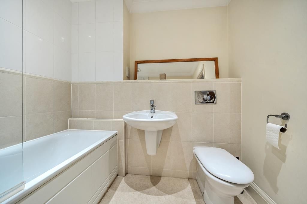 Property photo 2 of 20 Bathroom