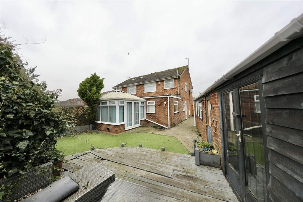 Property photo 3 of 21 Outside