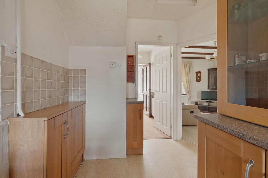 Property photo 3 of 25 Kitchen