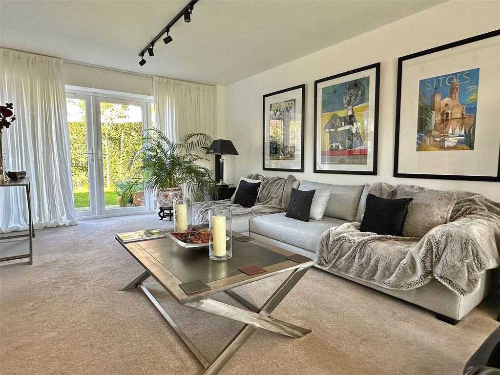 Property photo 2 of 27 Picture No. 14