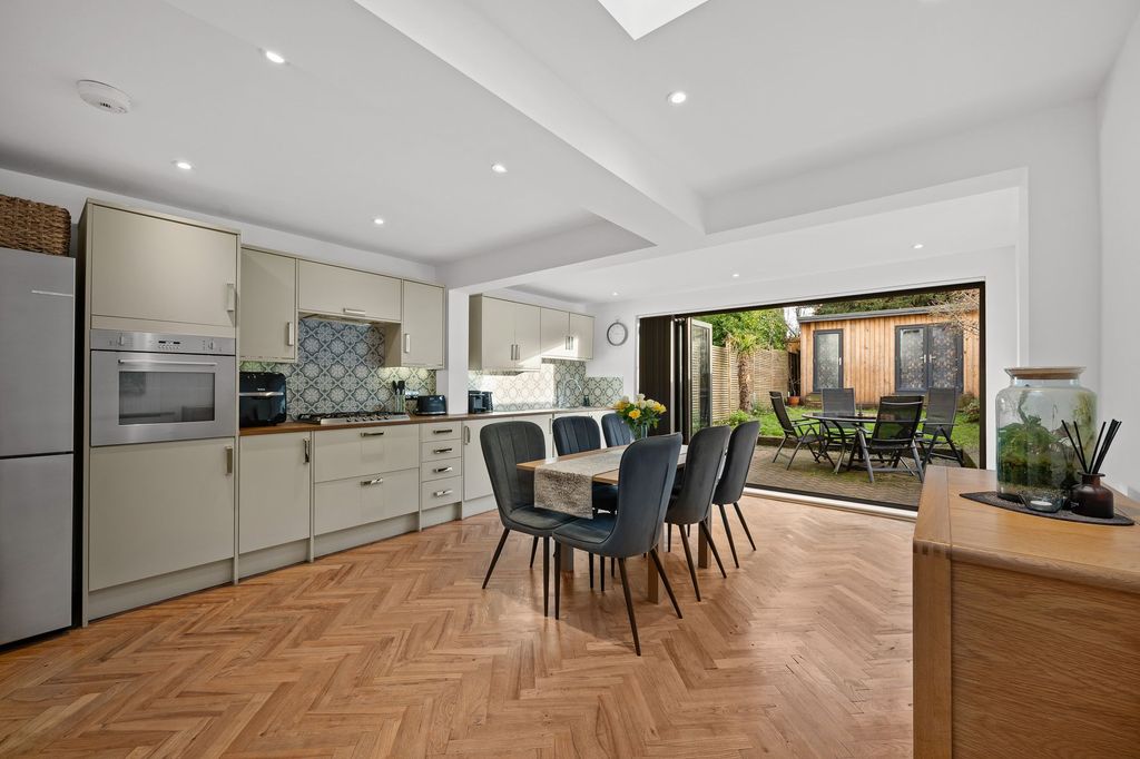 Property photo 2 of 20