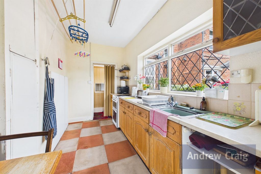 Property photo 3 of 18 Kitchen