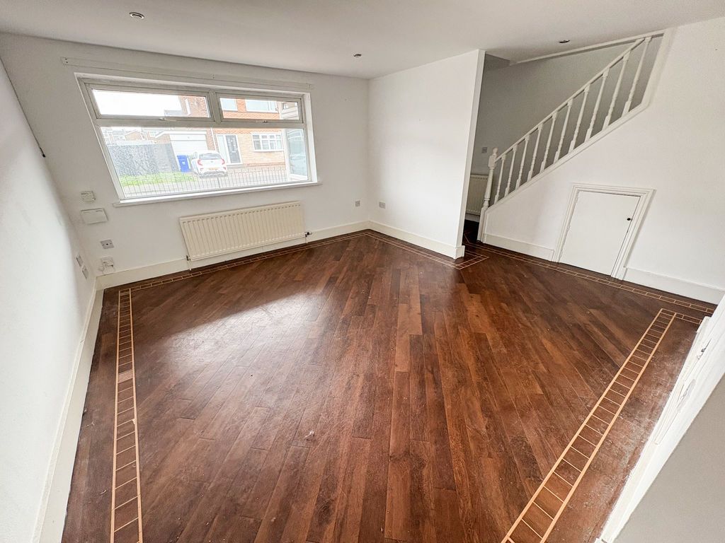 Property photo 3 of 12 Photo 6