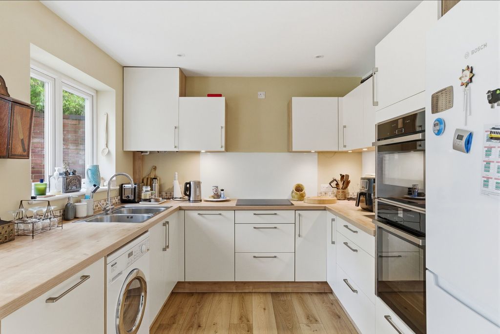 Property photo 3 of 25