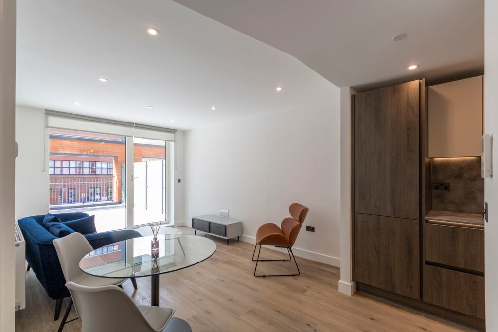 Property photo 2 of 25