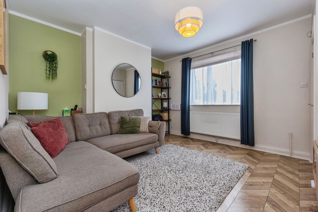 Property photo 3 of 17 Pbox-Img.Jpg