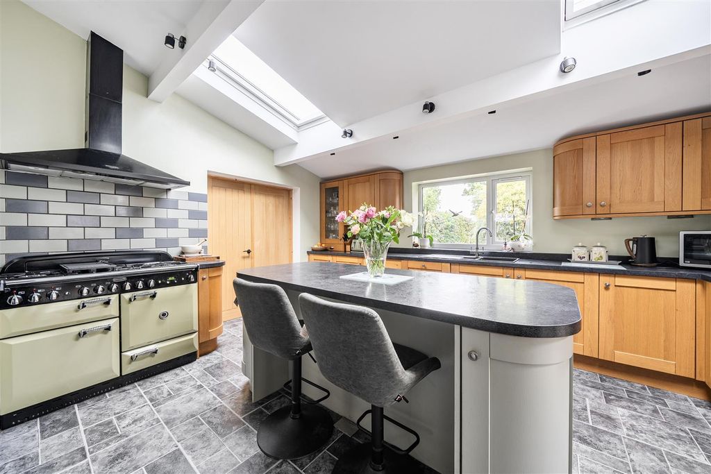 Property photo 2 of 18 Kitchen