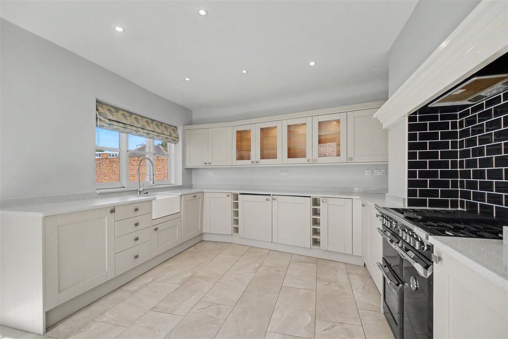 Property photo 2 of 75 Kitchen_2.Jpeg