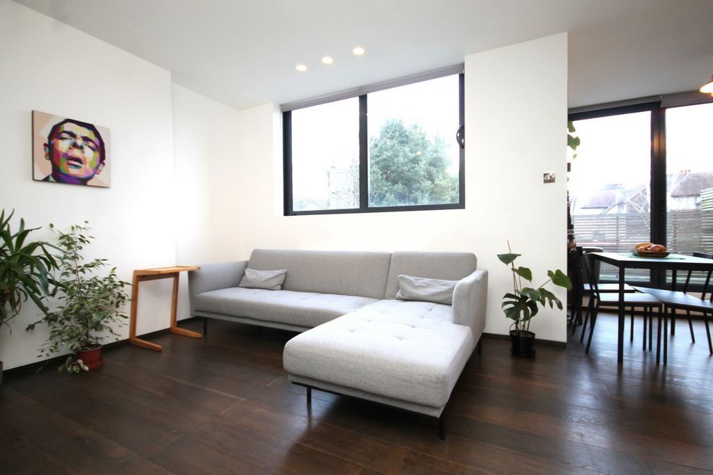 Property photo 2 of 11 Reception