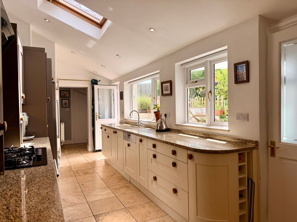 Property photo 3 of 18 Kitchen