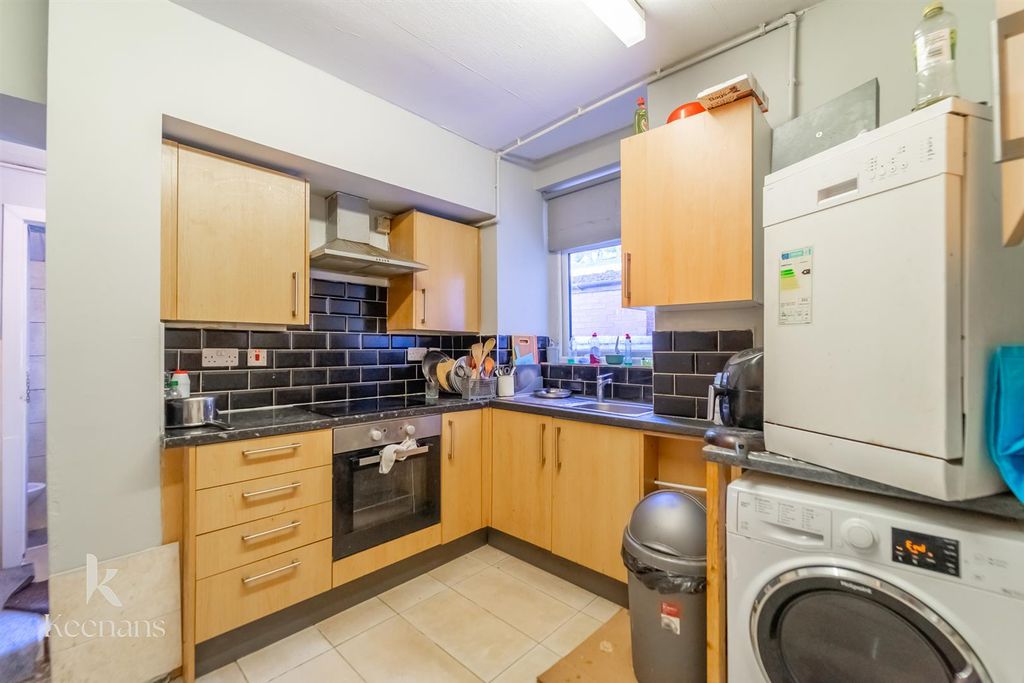 Property photo 2 of 37 Manchester Road-23.Jpg