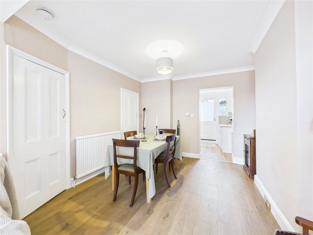 Property photo 3 of 12 3 - Picture No. 04