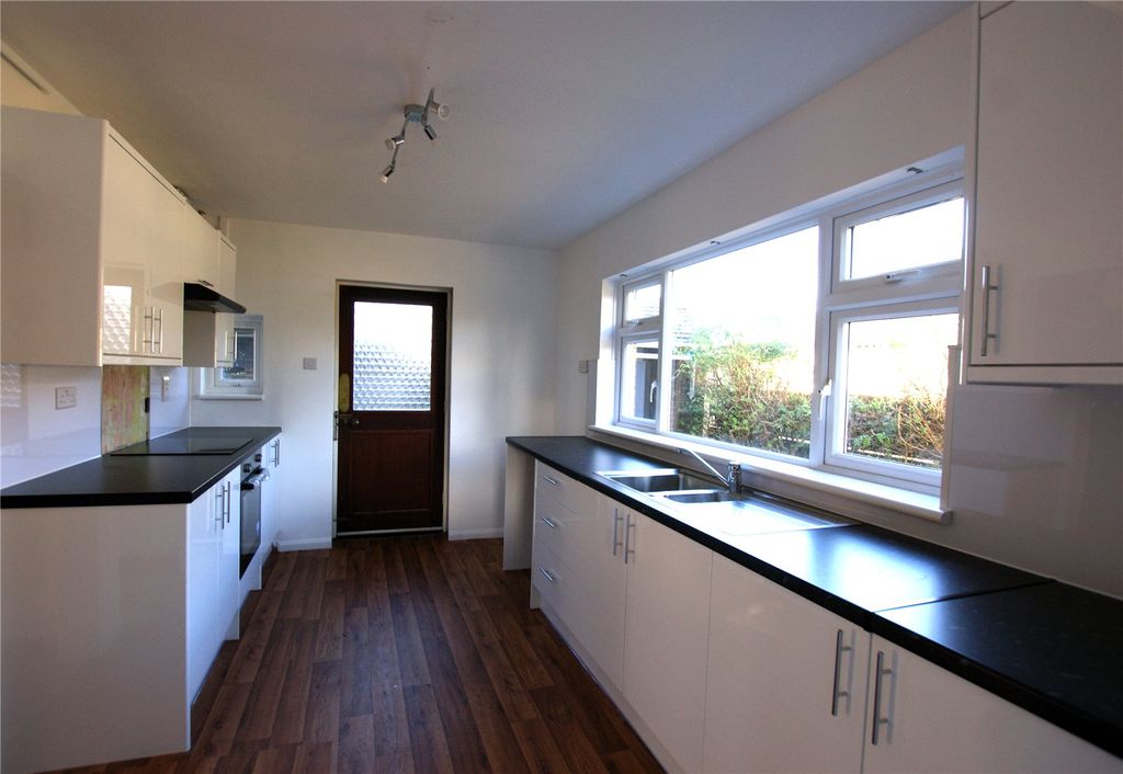 Property photo 3 of 11 Picture No. 12