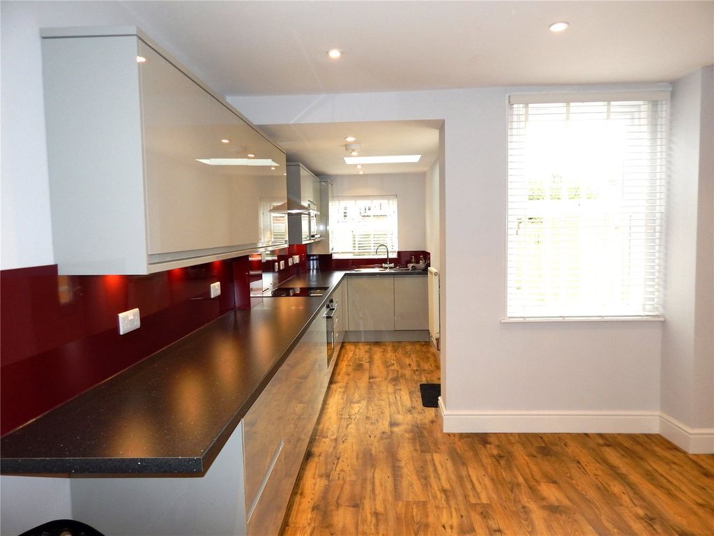 Property photo 3 of 18 Kitchen