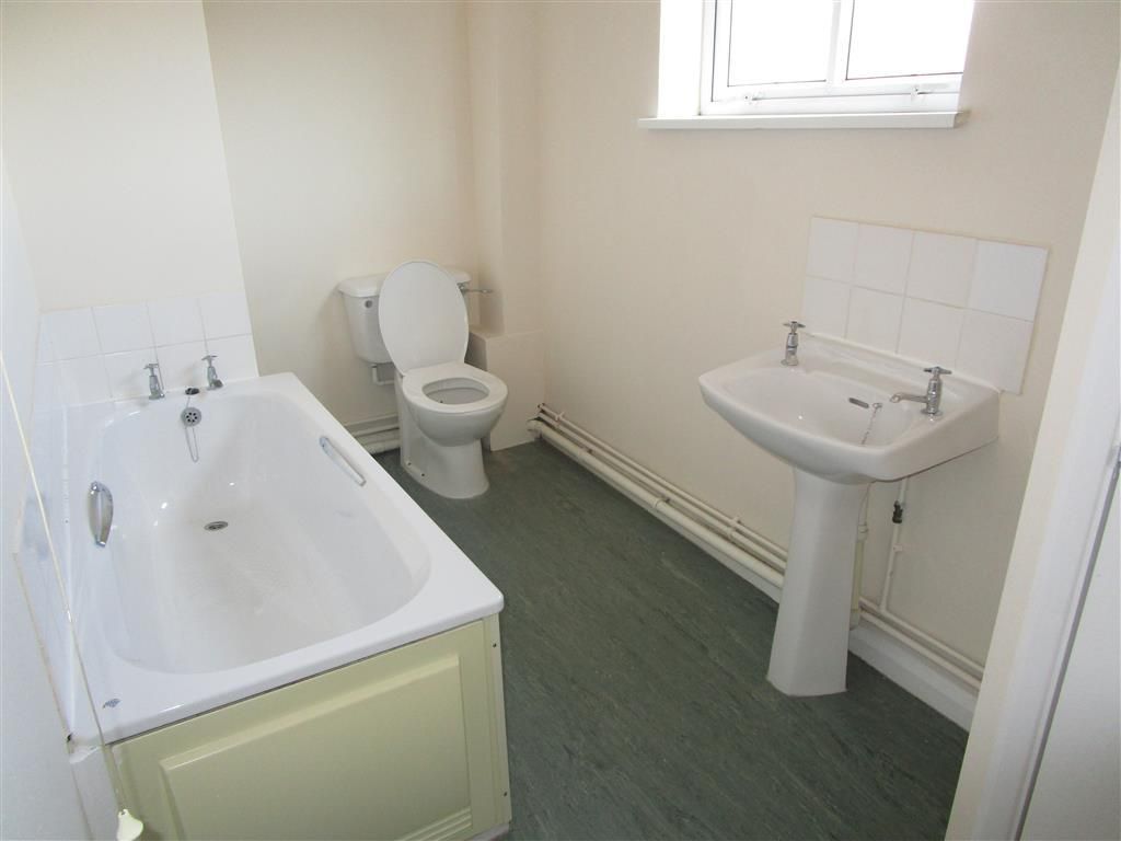 Property photo 3 of 7 Bathroom