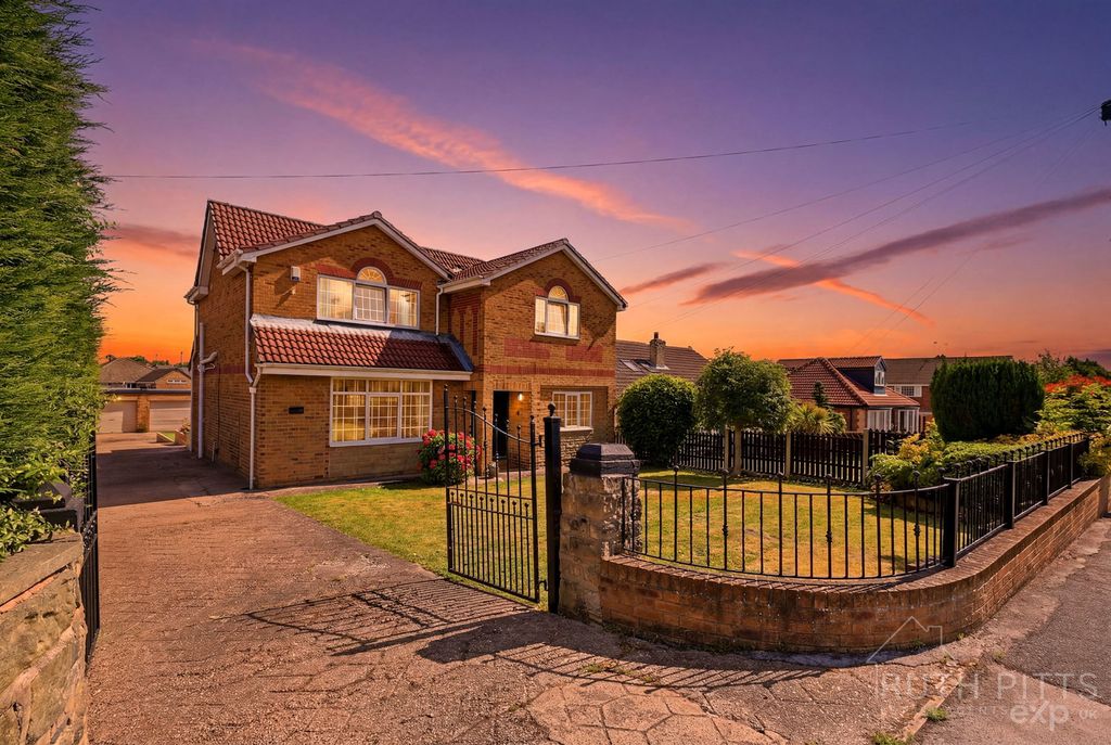 Property photo 2 of 32