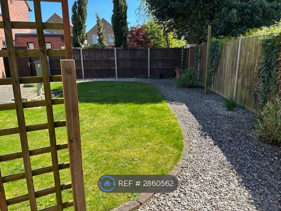 Property photo 3 of 12 South Facing Back Garden