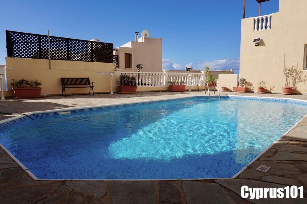 Property photo 2 of 34