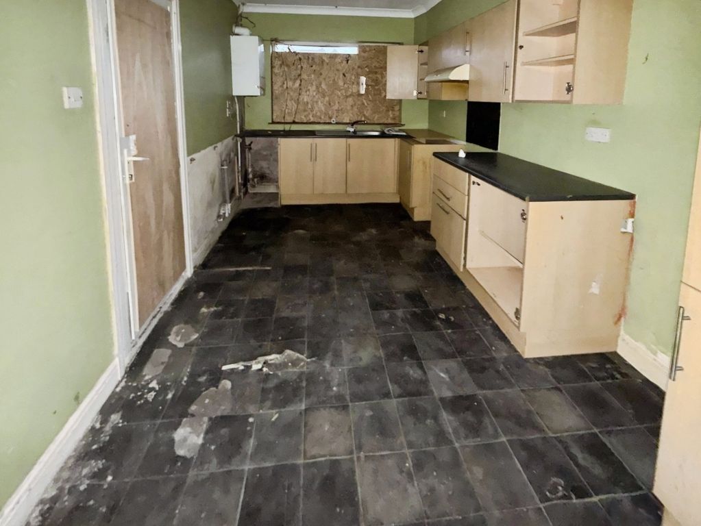 Property photo 2 of 9 Kitchen