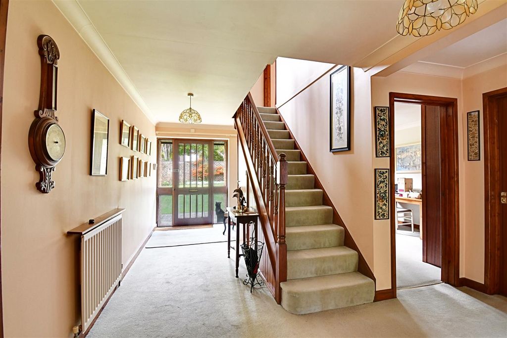 Property photo 3 of 34 Hall 2.Jpg