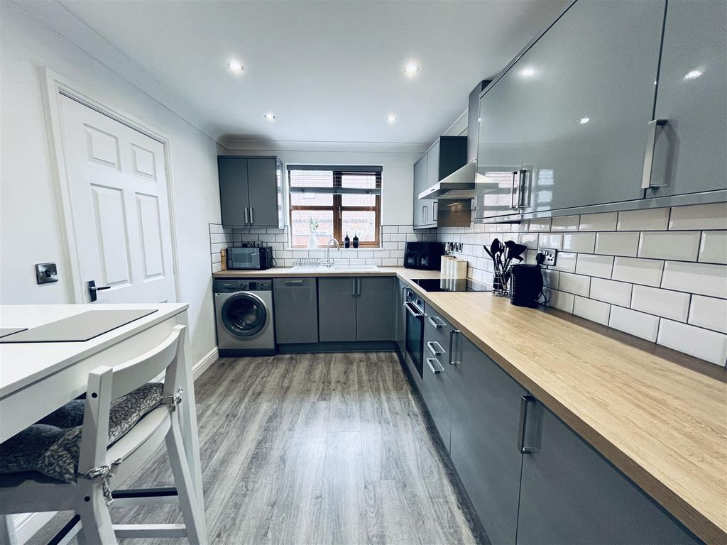 Property photo 2 of 15 Kitchen