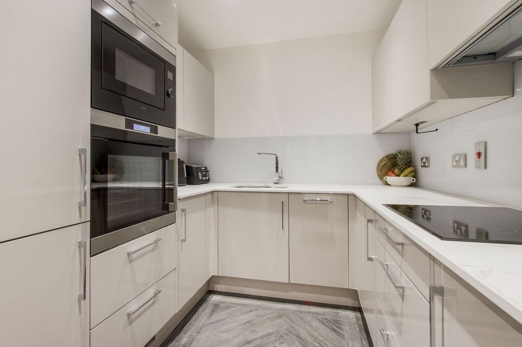 Property photo 2 of 25