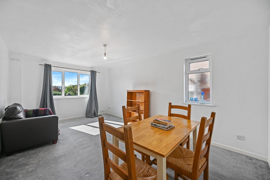 Property photo 2 of 8 6