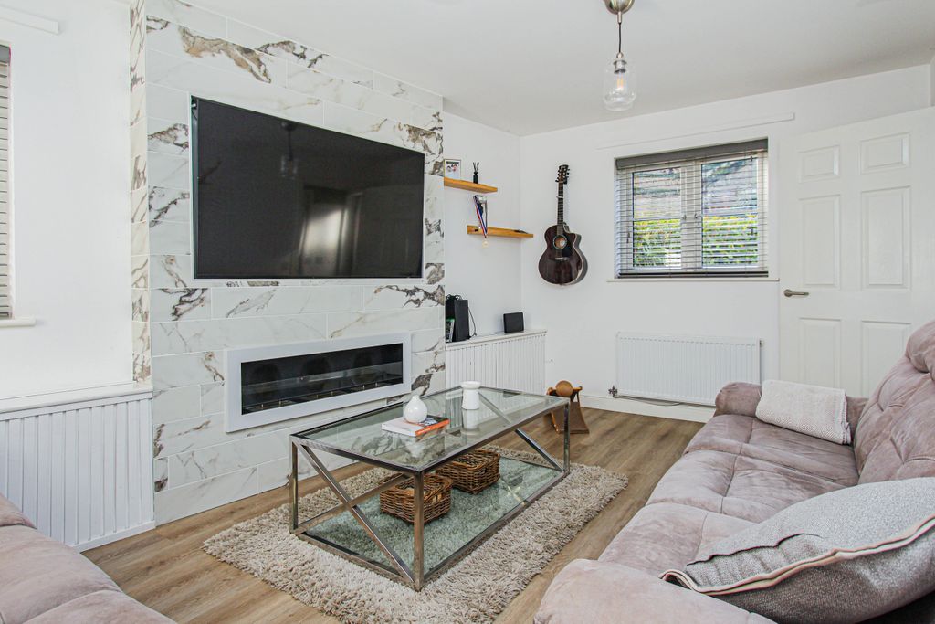 Property photo 2 of 11 Lounge