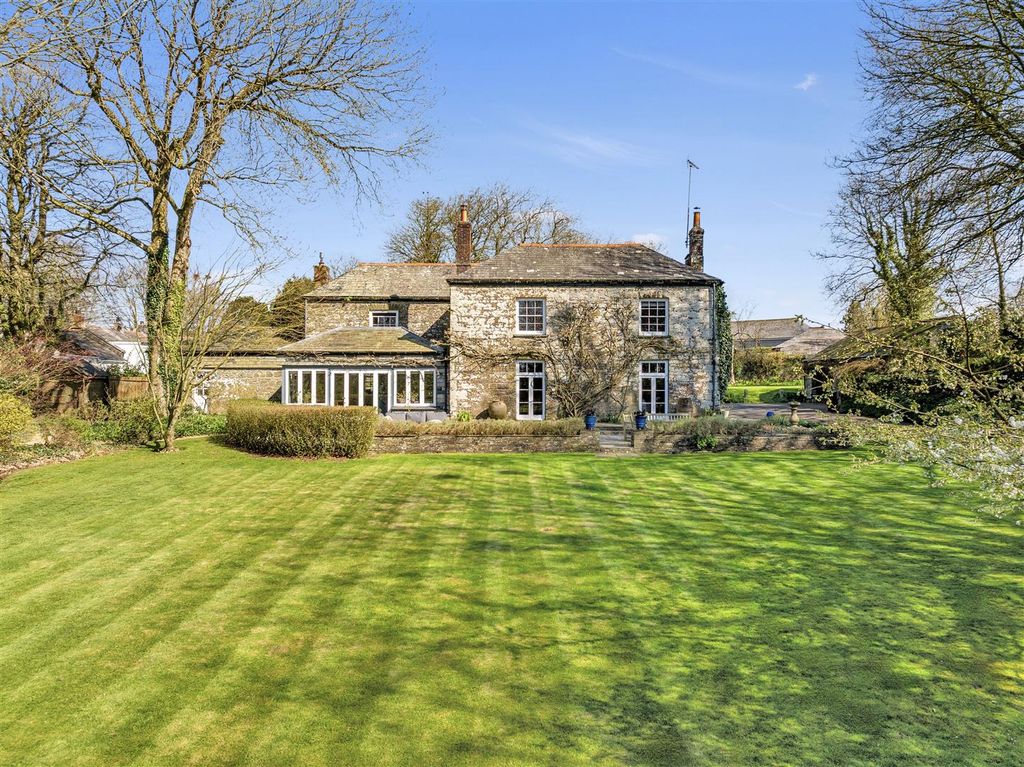 Property photo 1 of 32