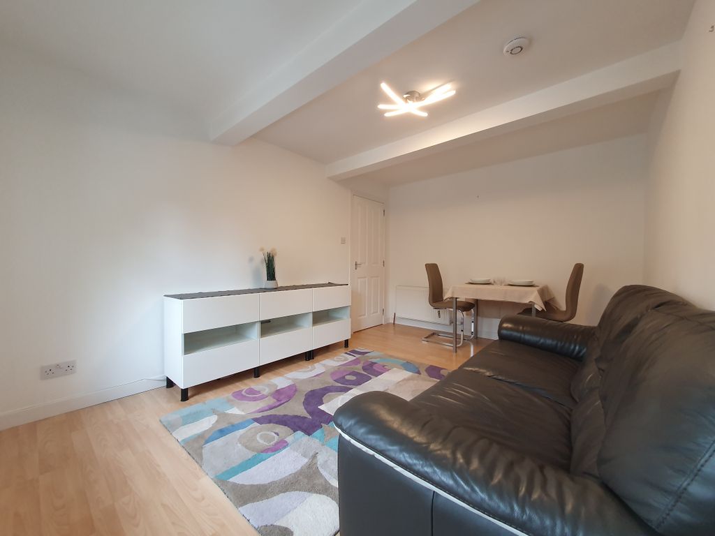 Property photo 1 of 20 Living Room