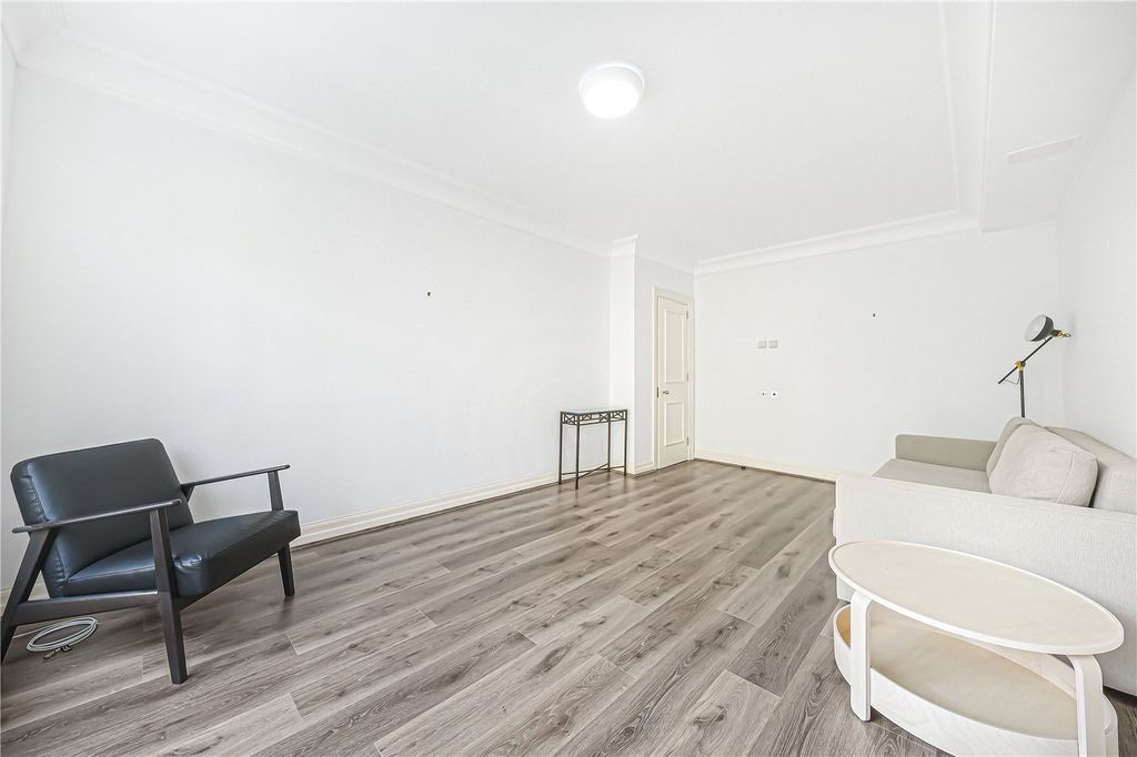 Property photo 3 of 12 Picture No. 05